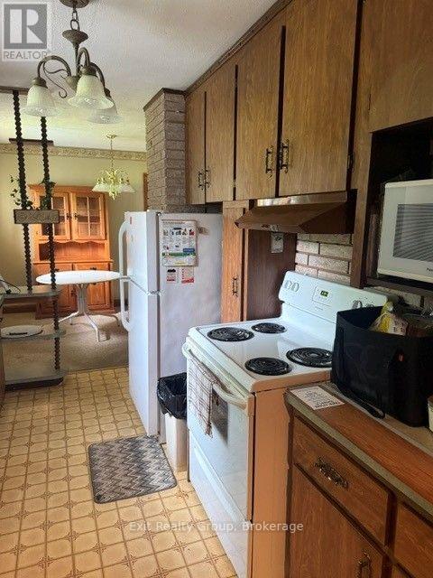593 County Rd 28, Prince Edward County (Ameliasburg Ward), Ontario  K8N 4Z7 - Photo 12 - X13796792