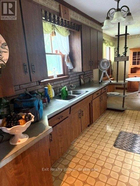 593 County Rd 28, Prince Edward County (Ameliasburg Ward), Ontario  K8N 4Z7 - Photo 13 - X13796792