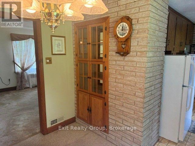 593 County Rd 28, Prince Edward County (Ameliasburg Ward), Ontario  K8N 4Z7 - Photo 14 - X13796792