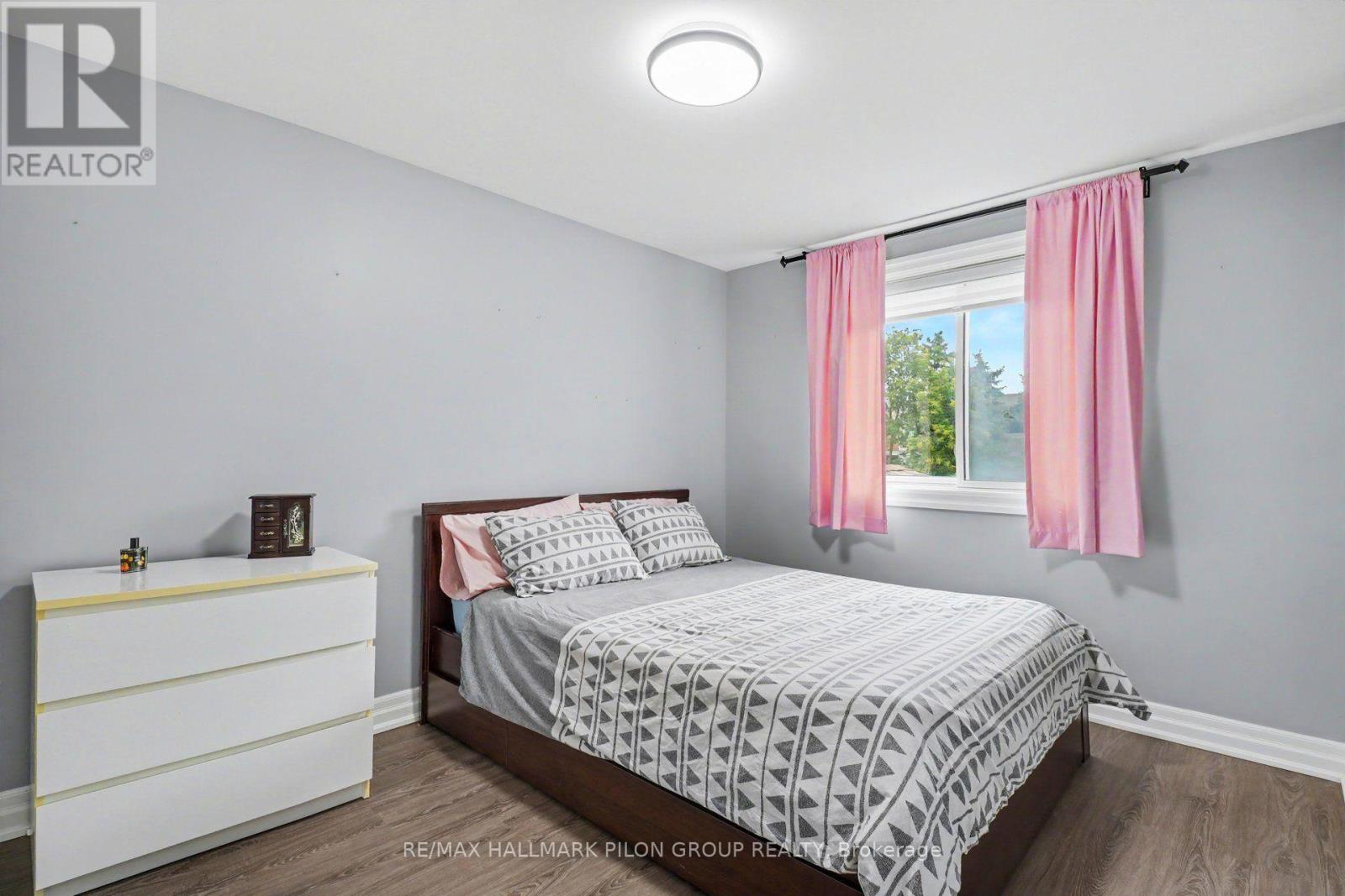 B - 106 Valley Stream Drive, Ottawa, Ontario K2H 9E1 - Photo 13 - X13796866