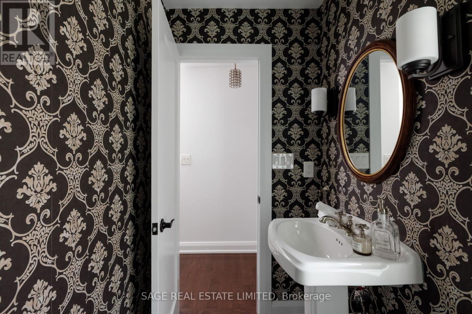 53 Wilgar Road, Toronto, Ontario  M8X 1J8 - Photo 19 - W13796740