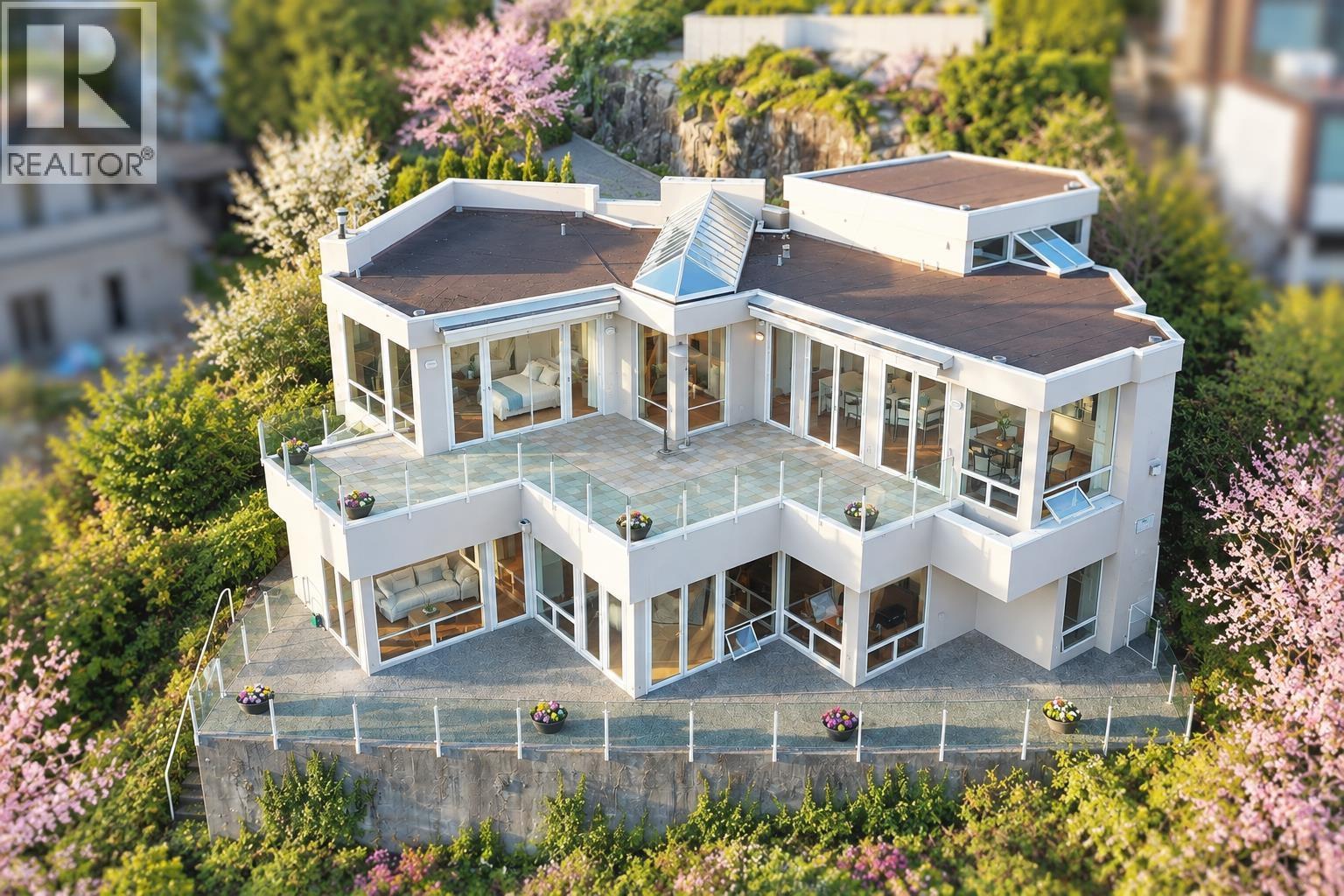 4180B ROSE CRESCENT, west vancouver, British Columbia