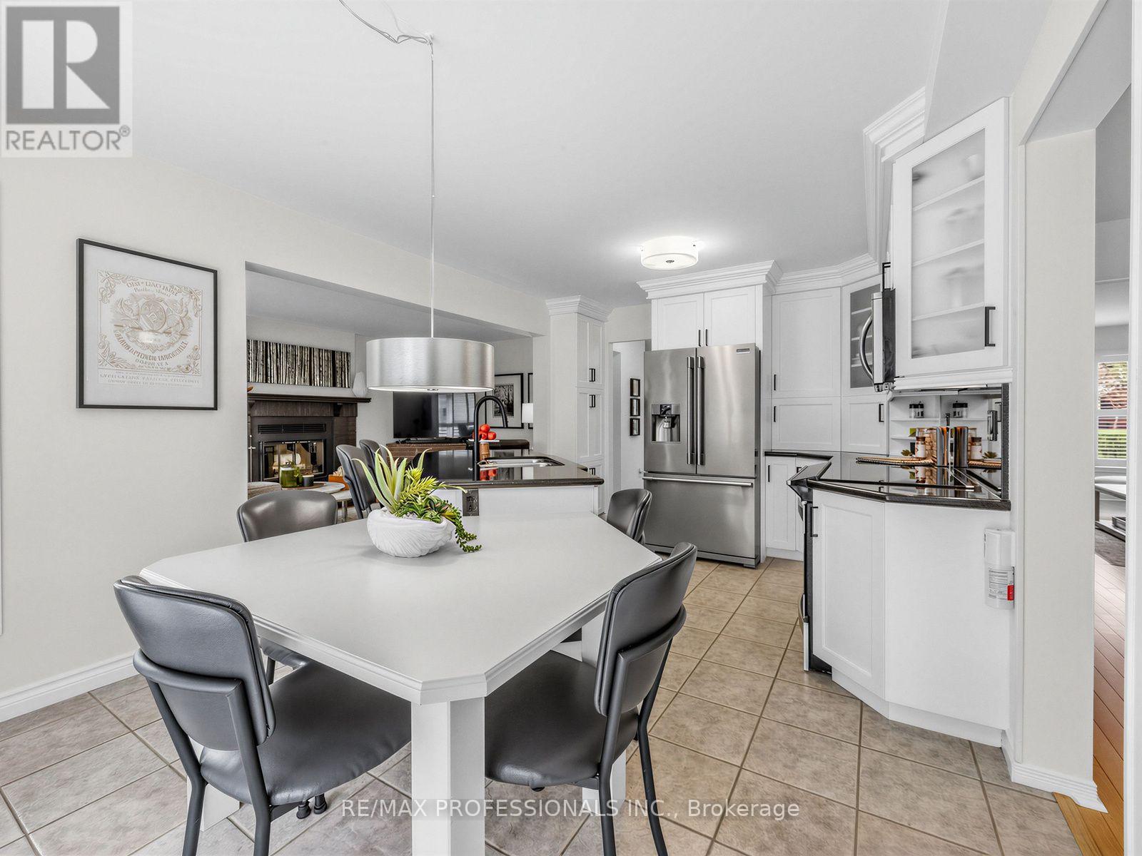 1025 Moorelands Crescent, Pickering, Ontario  L1W 3K3 - Photo 9 - E13796678