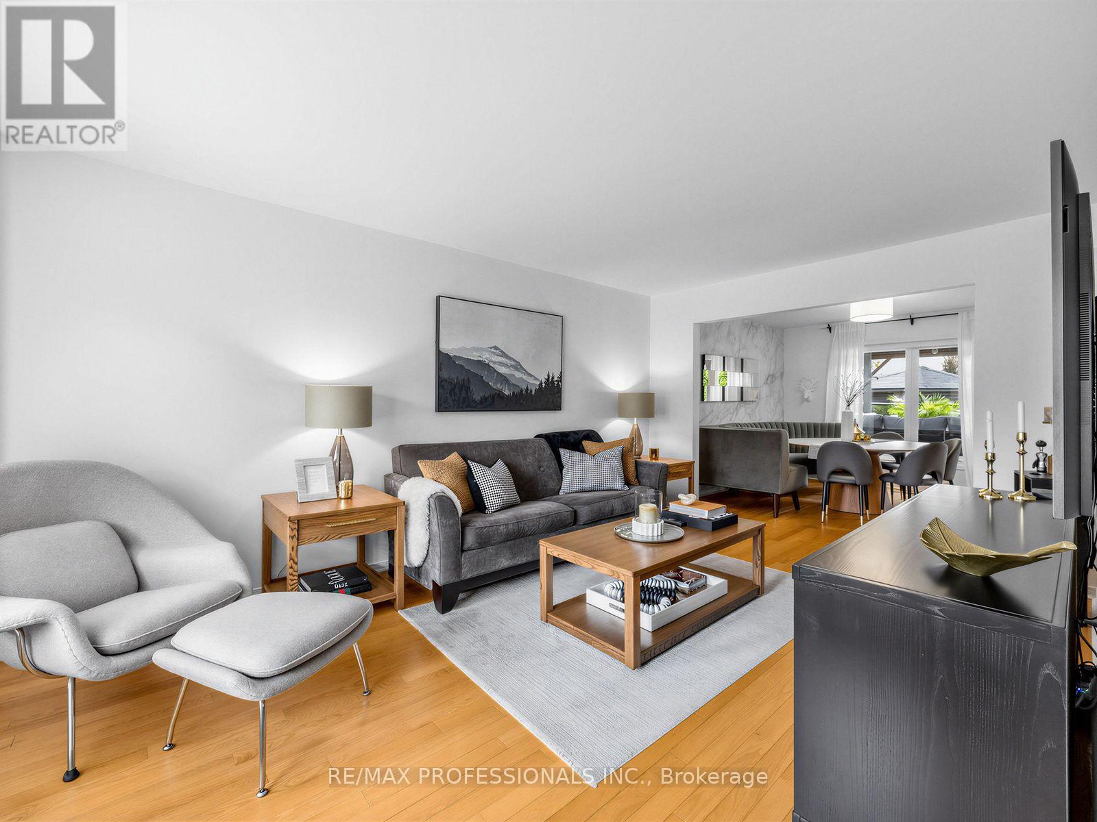 1025 Moorelands Crescent, Pickering, Ontario  L1W 3K3 - Photo 4 - E13796678