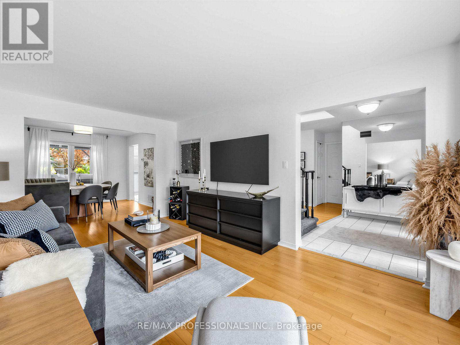 1025 Moorelands Crescent, Pickering, Ontario  L1W 3K3 - Photo 5 - E13796678