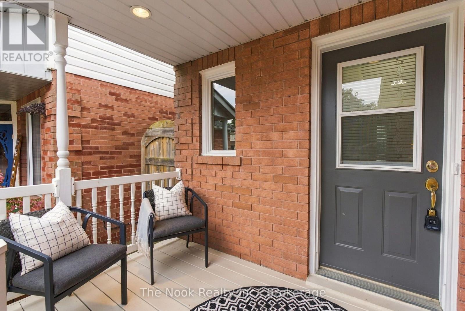 16 Kershaw Street, Clarington (Bowmanville), Ontario  L1C 4S4 - Photo 6 - E13796920