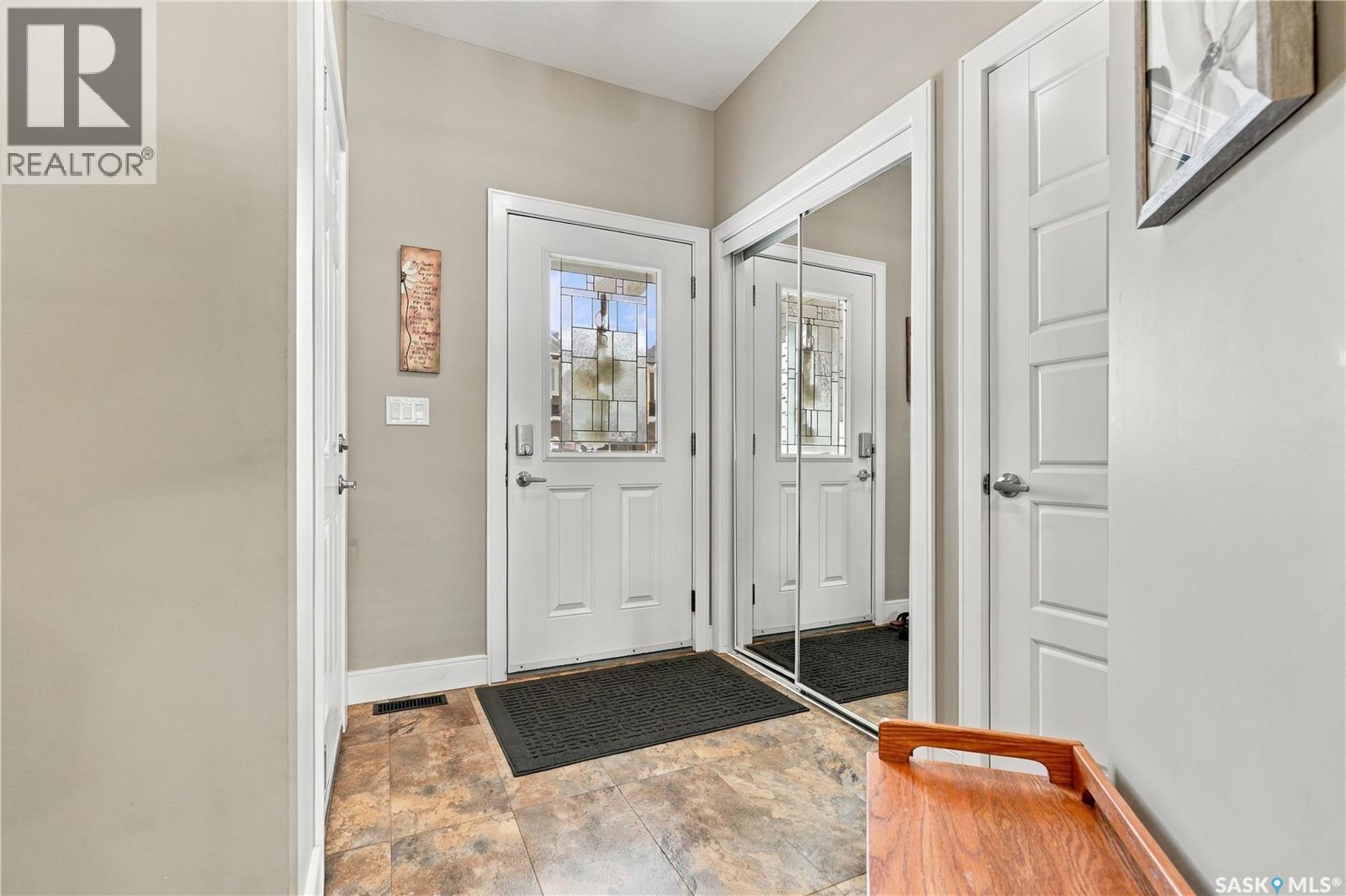52 115 Veltkamp Crescent, Saskatoon, Saskatchewan  S7T 0T7 - Photo 4 - SK048731