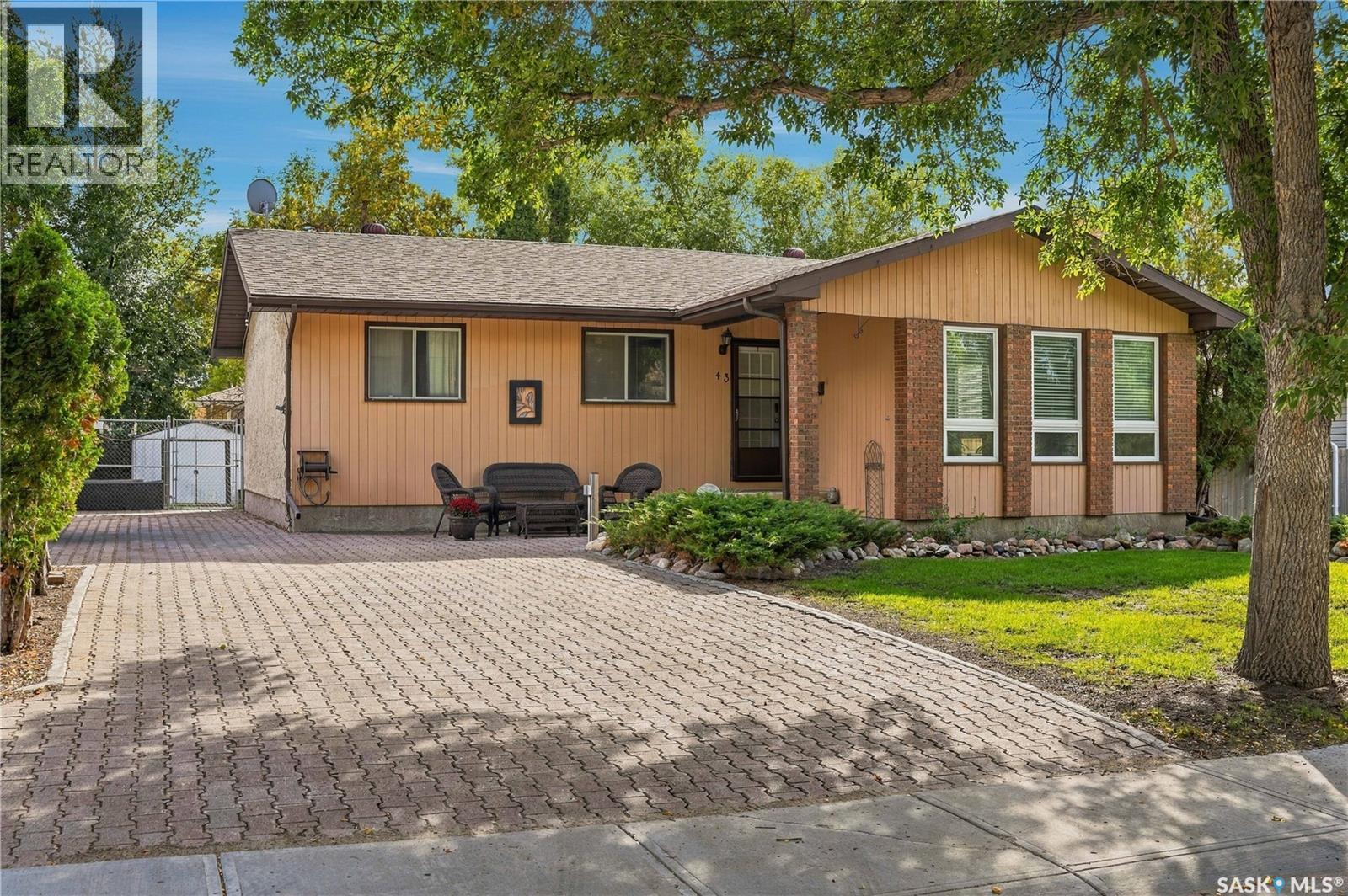 43 Watts Bay, Regina, Saskatchewan  S4N 5G6 - Photo 2 - SK048691