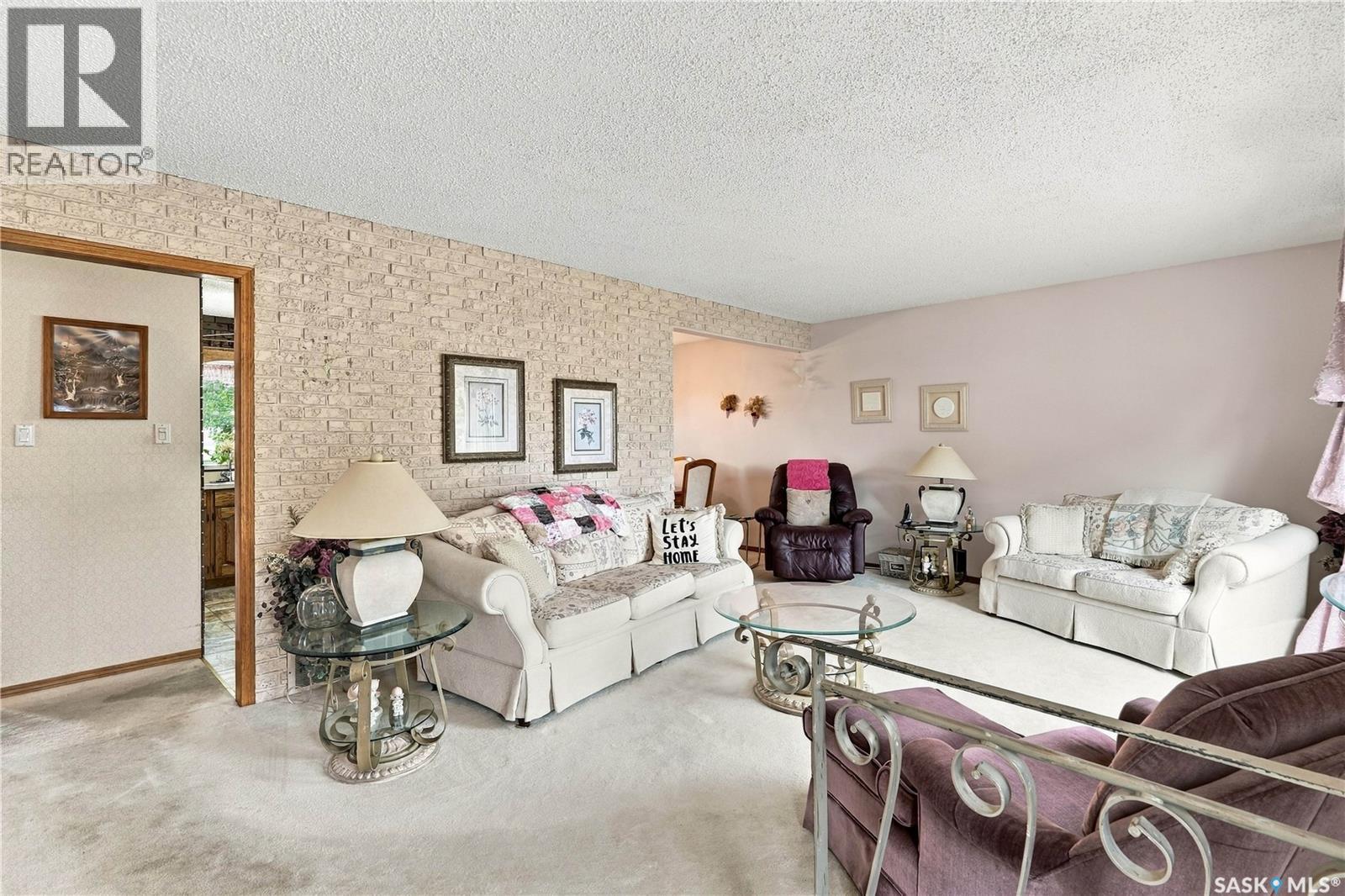 1015 Simcoe Street, Moose Jaw, Saskatchewan  S6H 3J3 - Photo 3 - SK048560