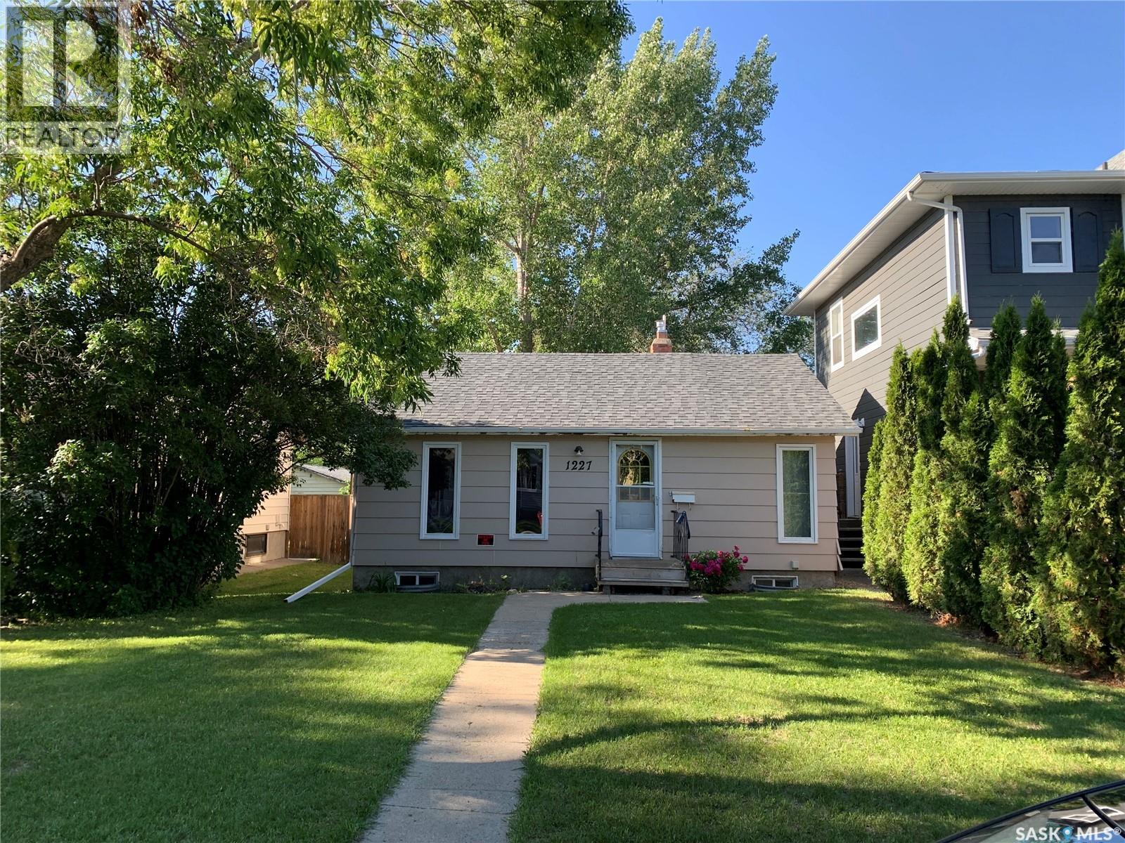 1227 13th Street E, Saskatoon, Saskatchewan  S7H 0C3 - Photo 1 - SK048540