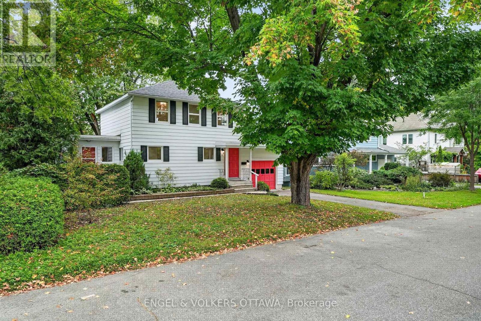 35 Bedford Crescent, Ottawa, Ontario  K1K 0E6 - Photo 2 - X13796904