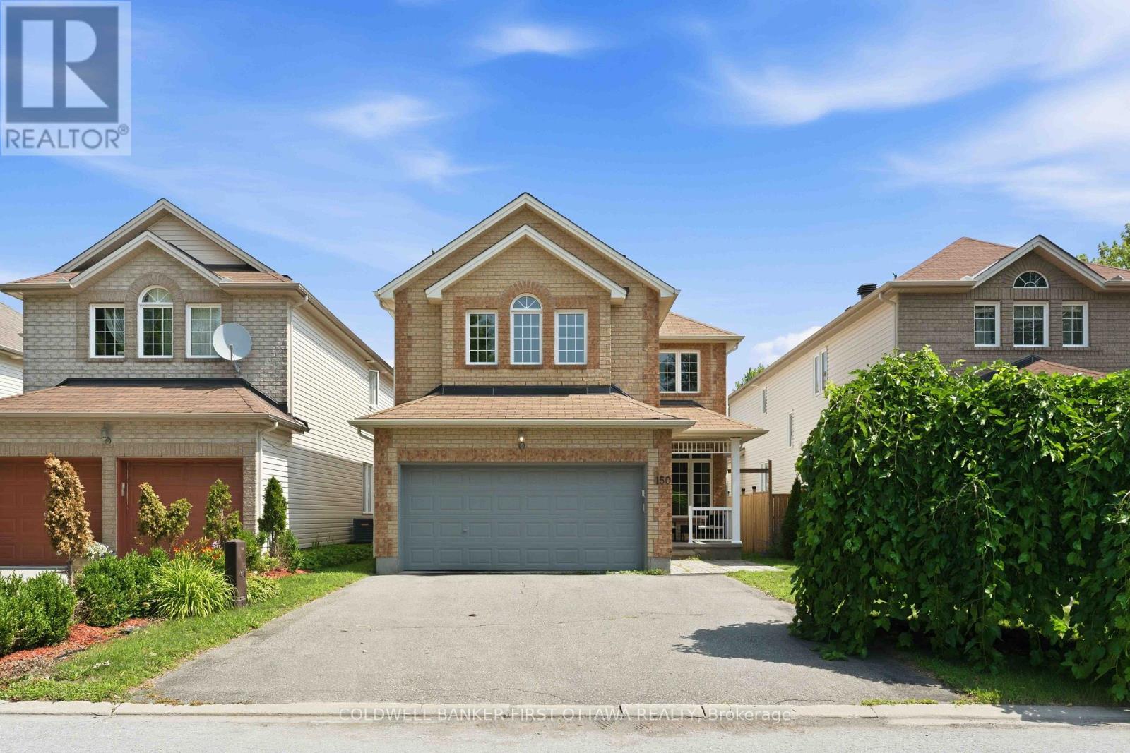 150 STRATHCARRON CRESCENT, Ottawa, Ontario