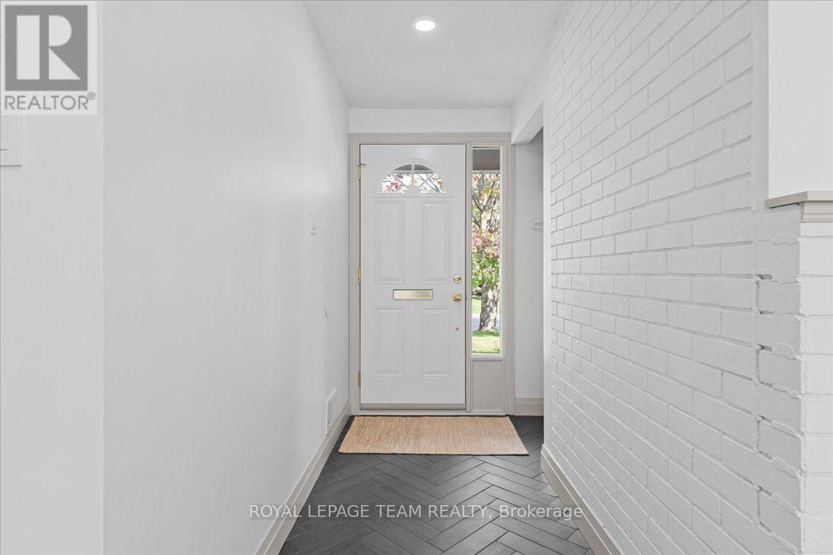 1844 Greenacre Crescent, Ottawa, Ontario  K1J 6S8 - Photo 4 - X13797158