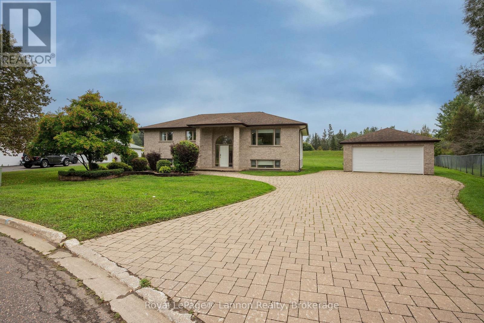 2196 Falconcrest Drive, Thunder Bay, Ontario  P7J 1H5 - Photo 1 - X13797216