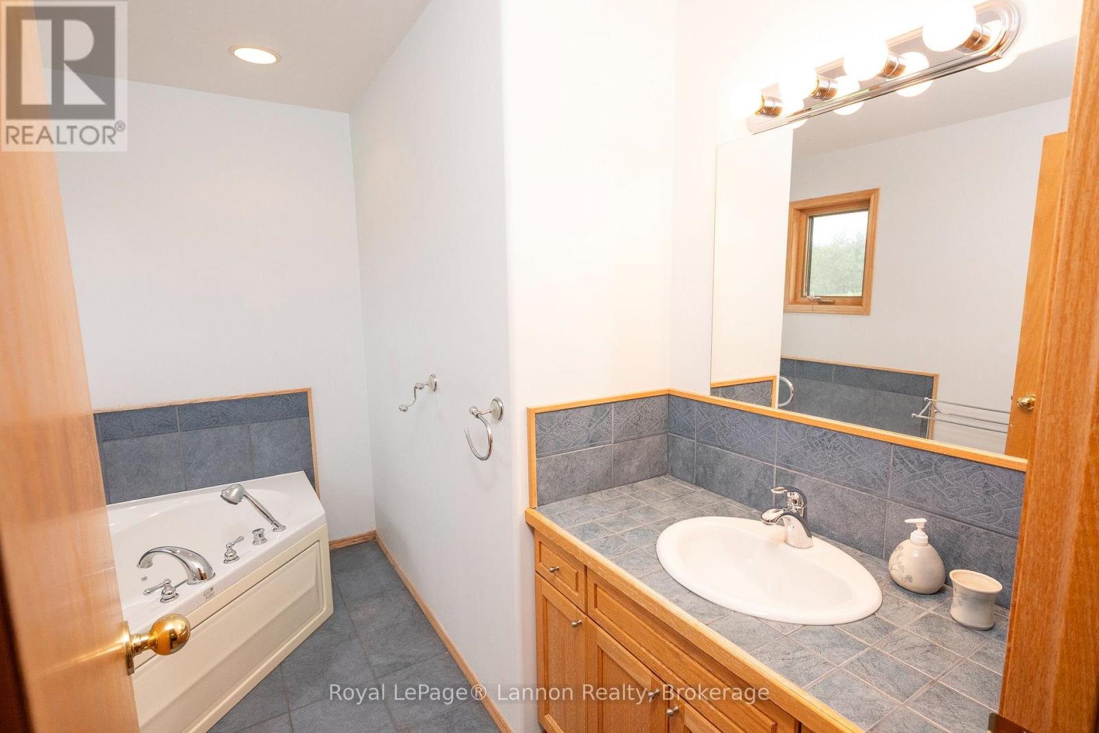 2196 Falconcrest Drive, Thunder Bay, Ontario  P7J 1H5 - Photo 32 - X13797216