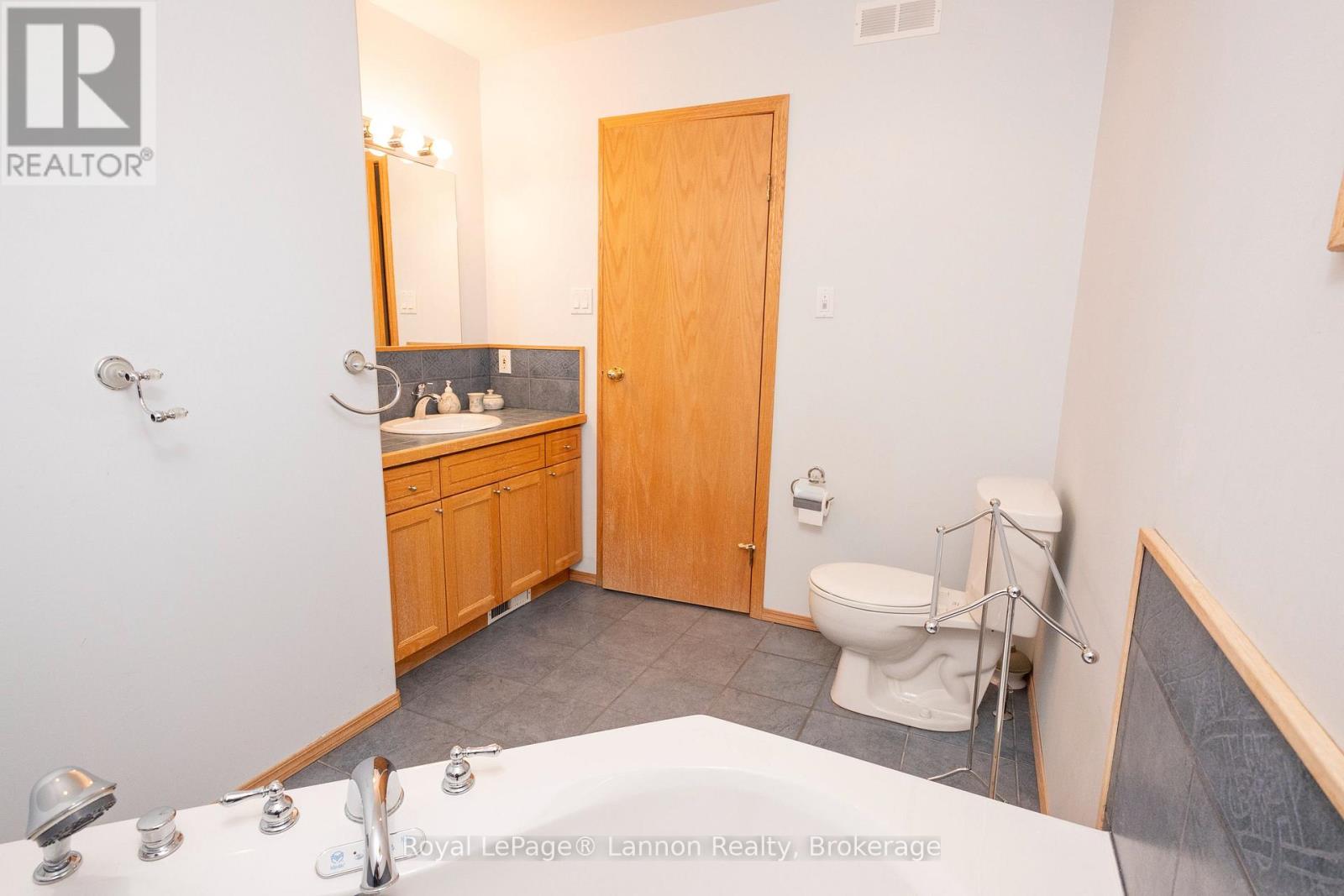 2196 Falconcrest Drive, Thunder Bay, Ontario  P7J 1H5 - Photo 33 - X13797216
