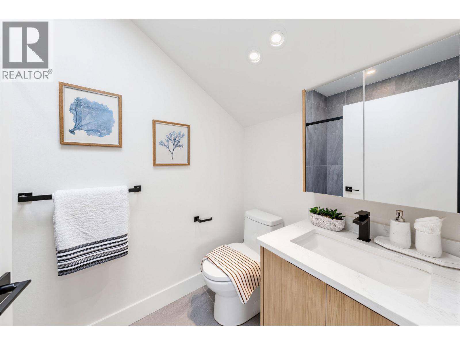 2 3268 E 18 Avenue, Vancouver, British Columbia  V5M 2R7 - Photo 28 - R3166224