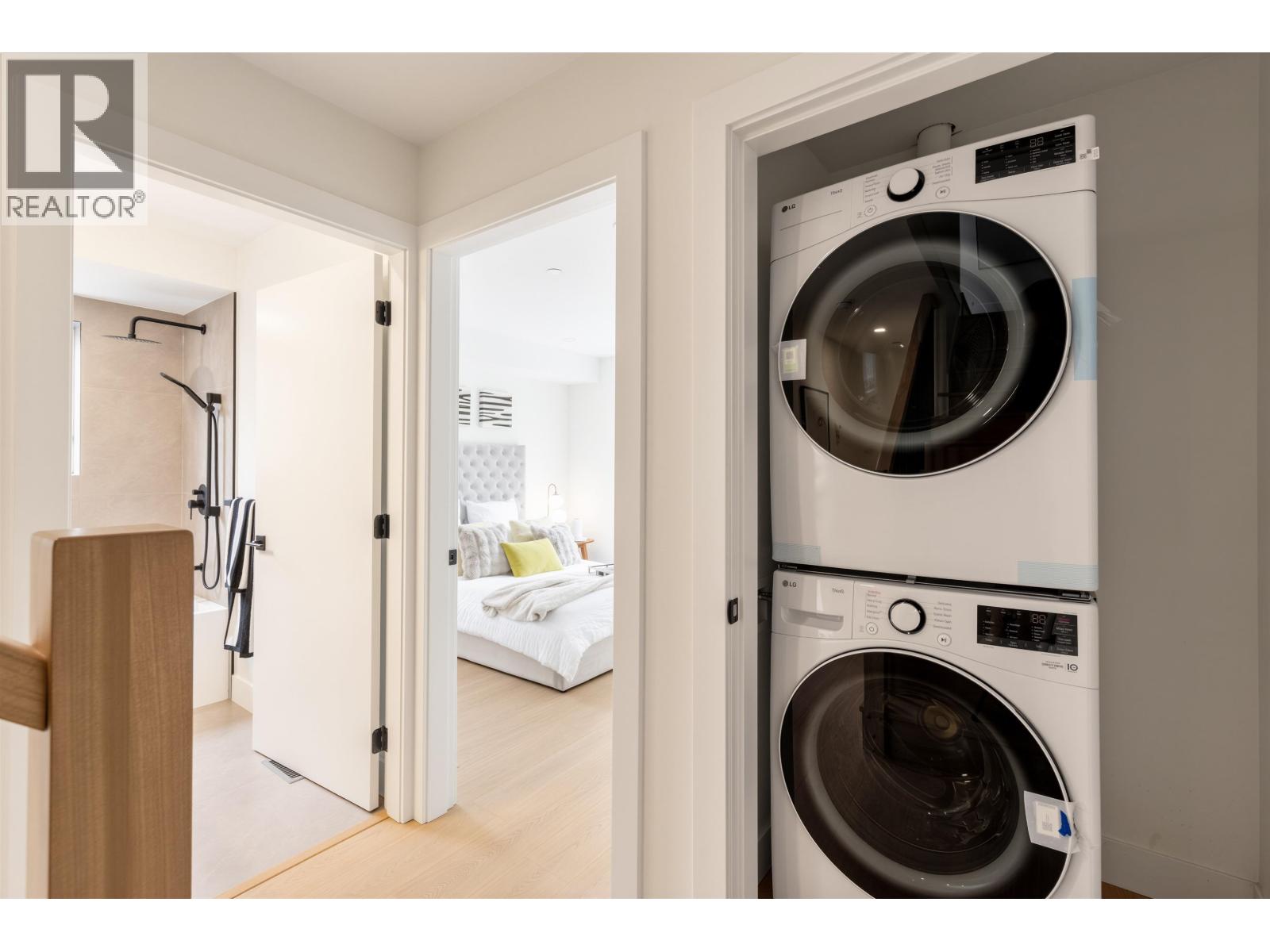 2 3268 E 18 Avenue, Vancouver, British Columbia  V5M 2R7 - Photo 31 - R3166224