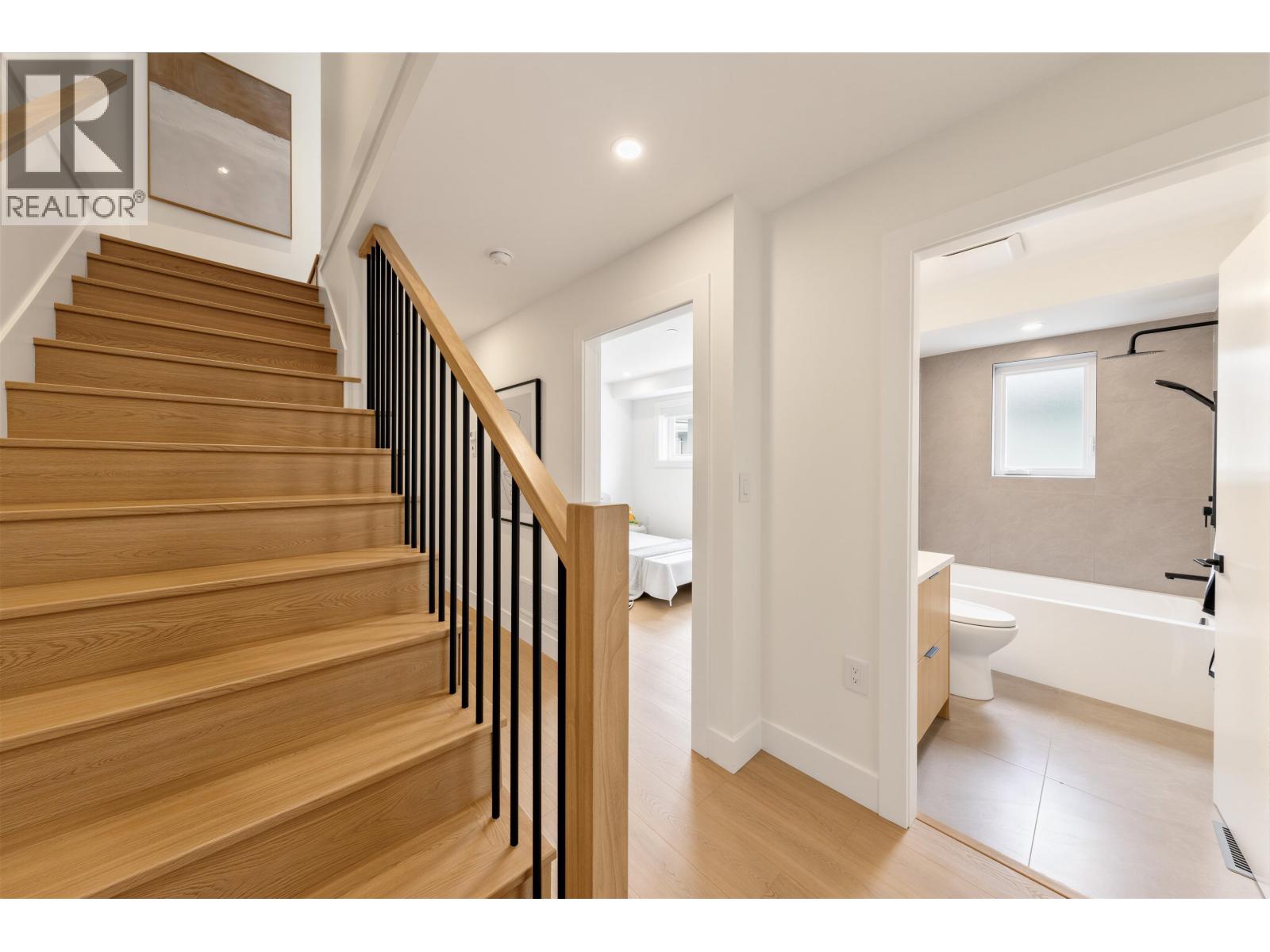 2 3268 E 18 Avenue, Vancouver, British Columbia  V5M 2R7 - Photo 22 - R3166224