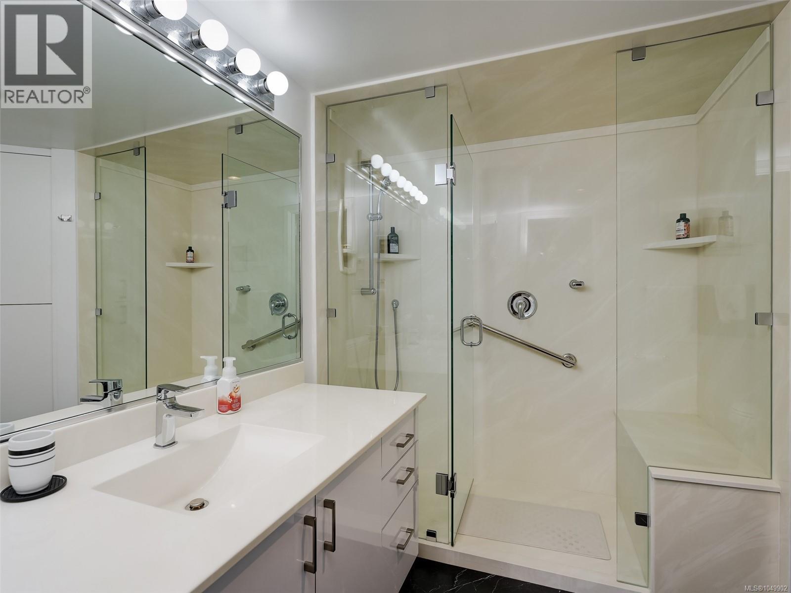 3105 2829 Arbutus Rd, Saanich, British Columbia V8N 5X5 - Photo 14 - 1049902
