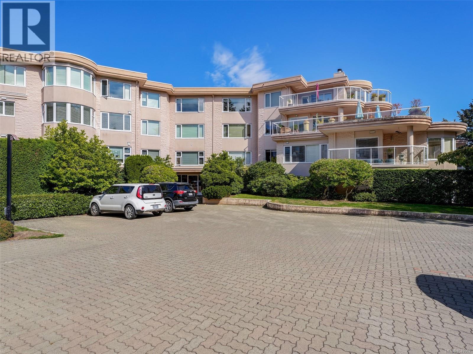3105 2829 Arbutus Rd, Saanich, British Columbia V8N 5X5 - Photo 2 - 1049902