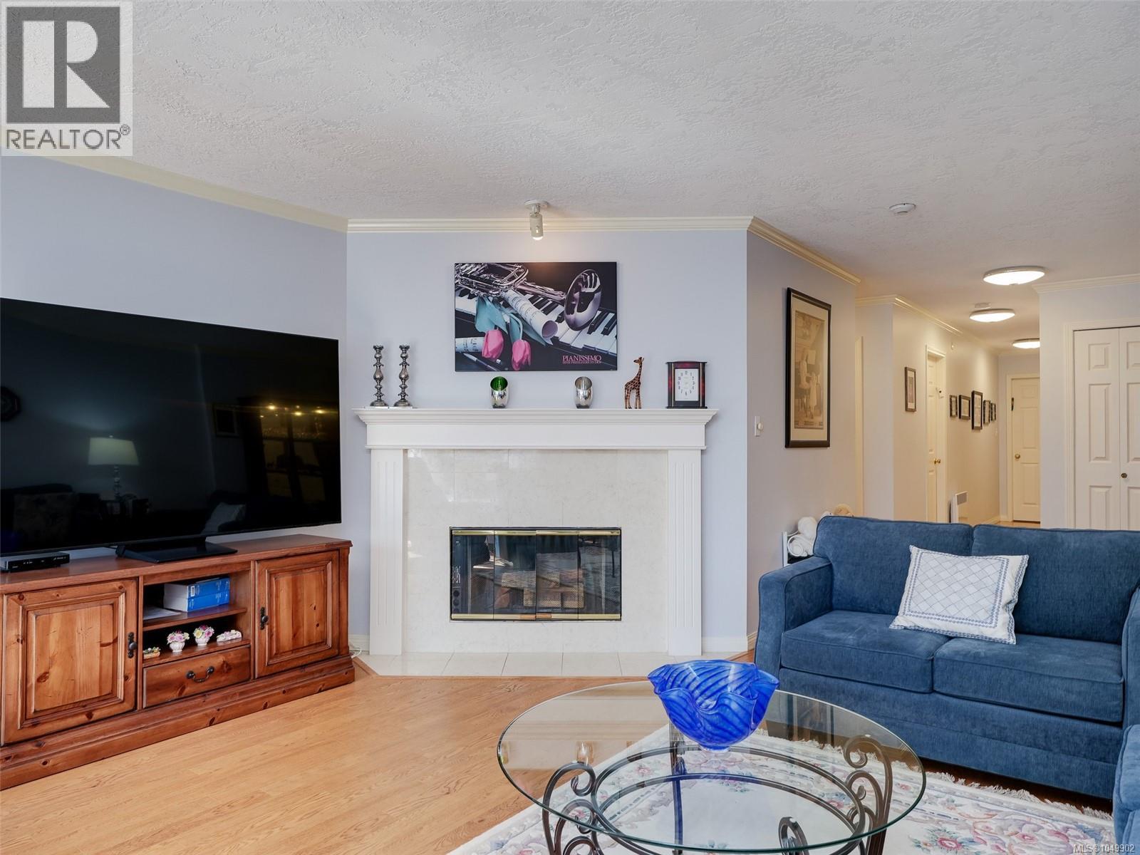 3105 2829 Arbutus Rd, Saanich, British Columbia V8N 5X5 - Photo 4 - 1049902