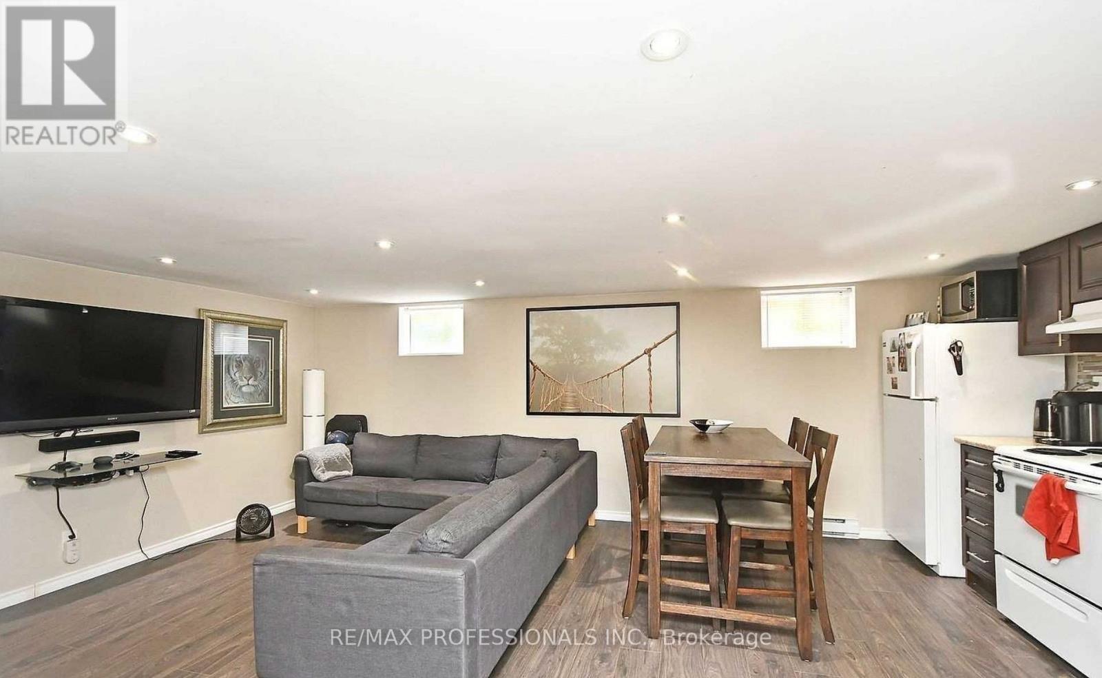 Bsmt - 1072 Alexandra Avenue, Mississauga, Ontario  L5E 1Z8 - Photo 4 - W13722546
