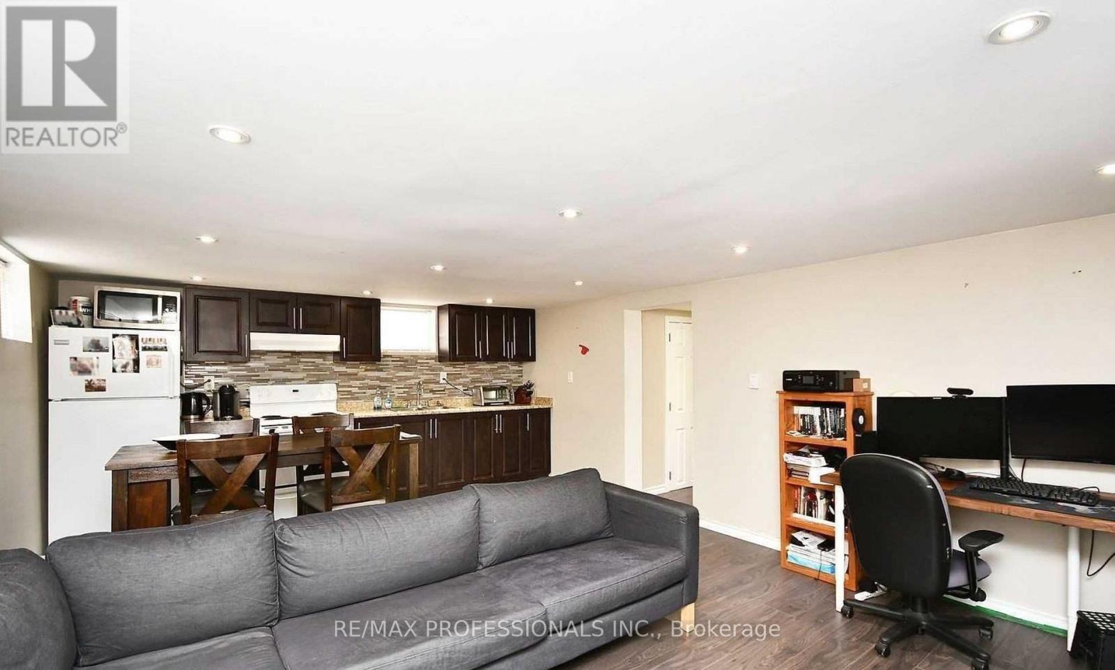 Bsmt - 1072 Alexandra Avenue, Mississauga, Ontario  L5E 1Z8 - Photo 5 - W13722546