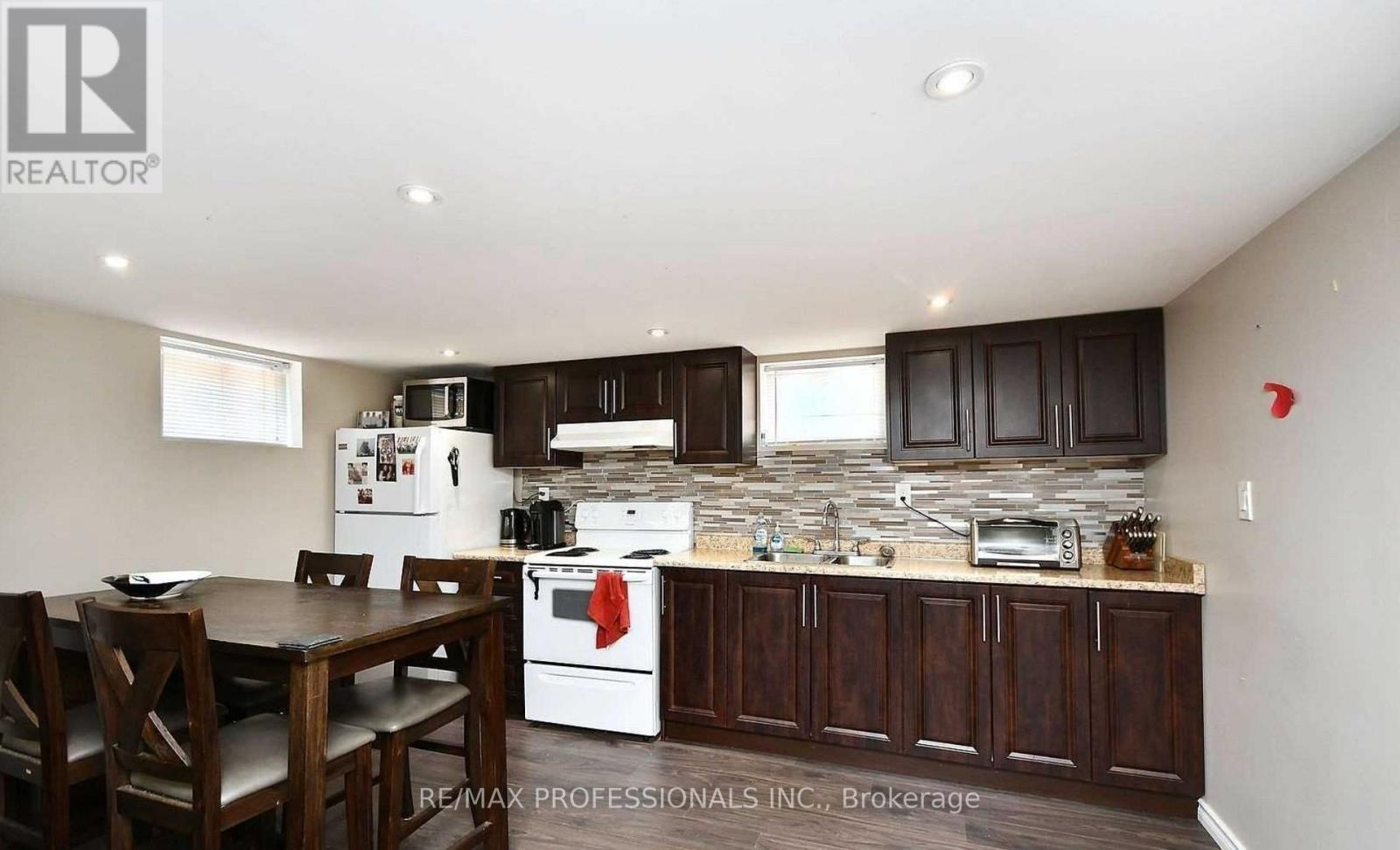 Bsmt - 1072 Alexandra Avenue, Mississauga, Ontario  L5E 1Z8 - Photo 6 - W13722546