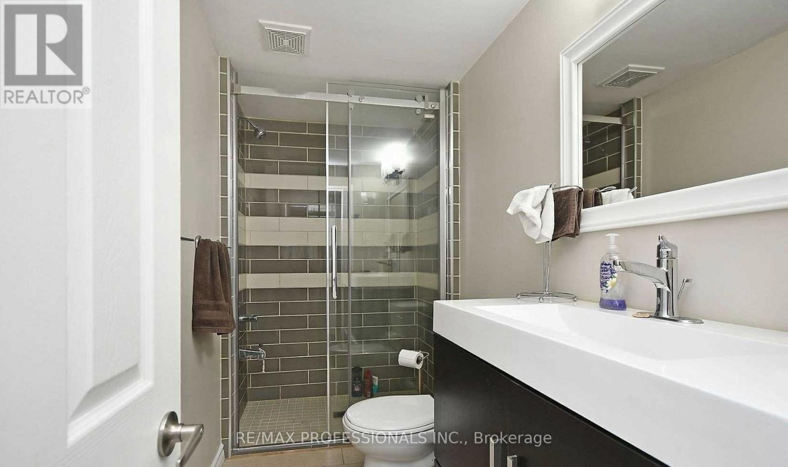 Bsmt - 1072 Alexandra Avenue, Mississauga, Ontario  L5E 1Z8 - Photo 8 - W13722546
