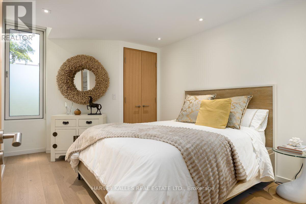 5 Relmar Road, Toronto, Ontario  M5P 2Y4 - Photo 19 - C13797024