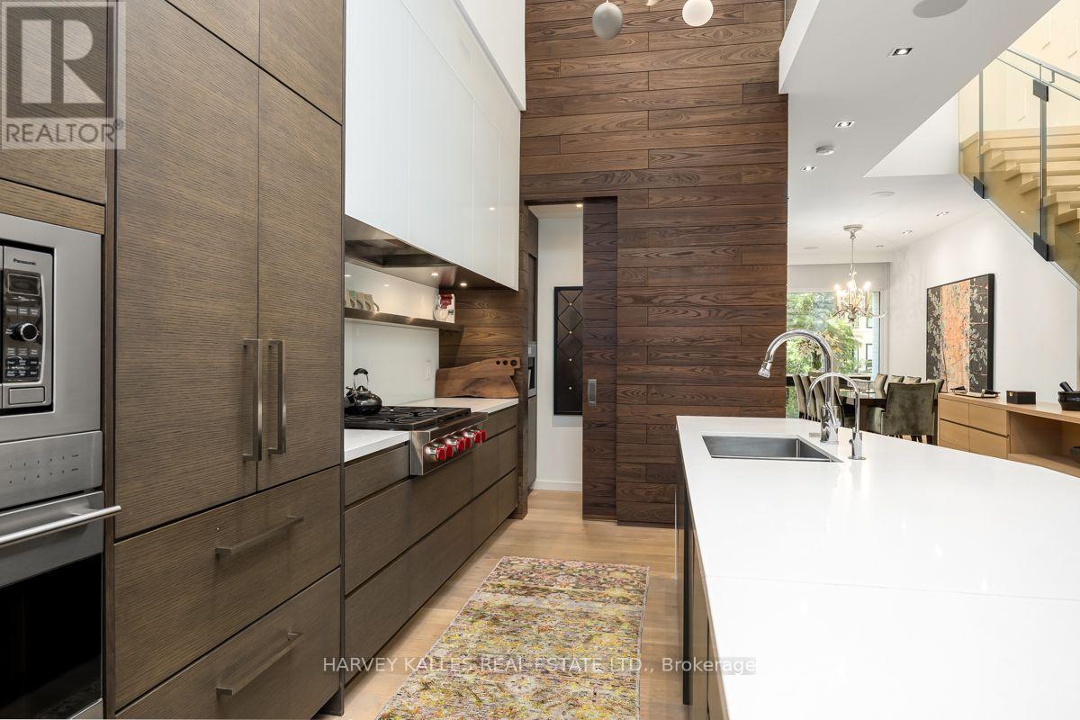 5 Relmar Road, Toronto, Ontario  M5P 2Y4 - Photo 8 - C13797024
