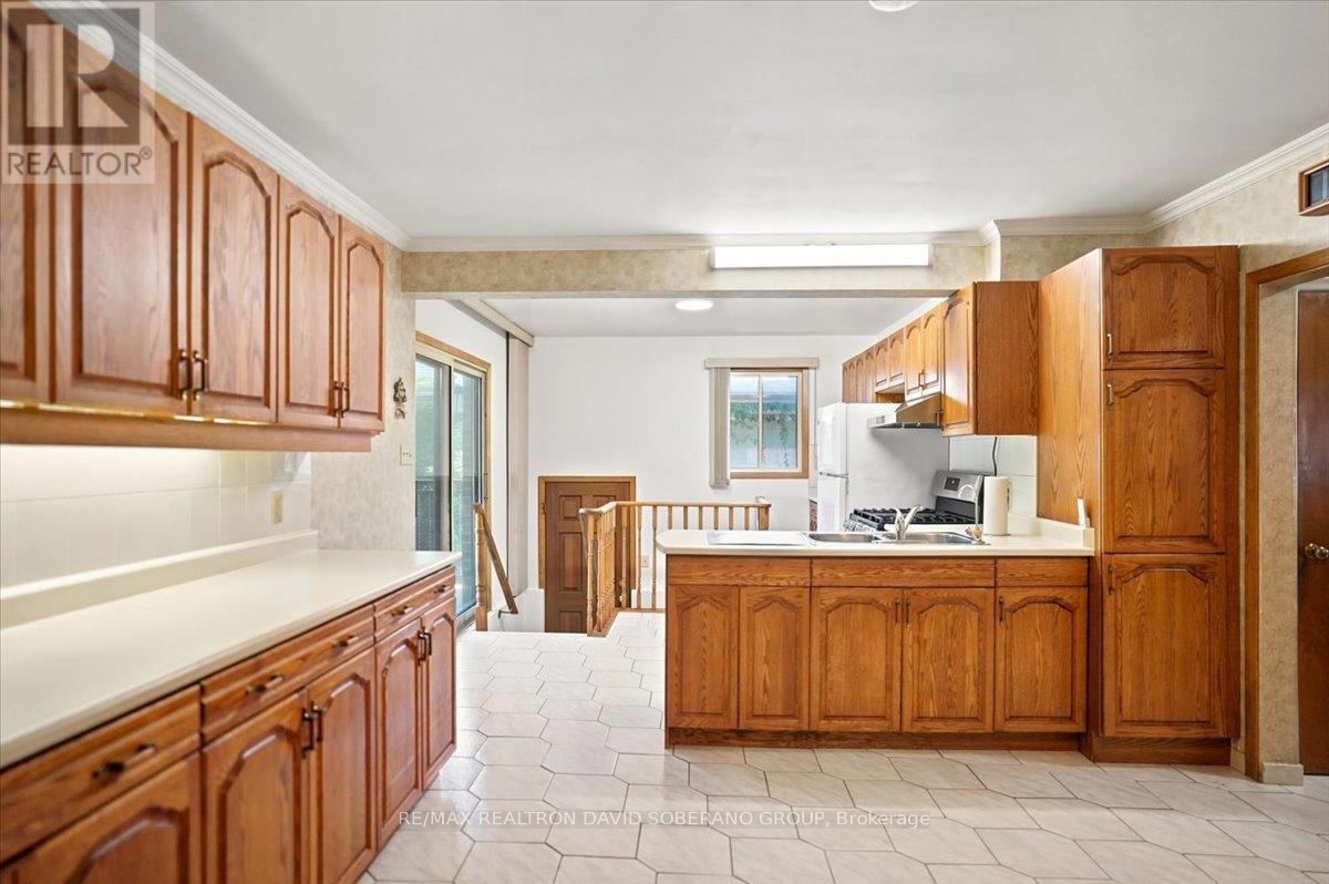 44 Kennard Avenue, Toronto, Ontario  M3H 4M1 - Photo 2 - C13797154