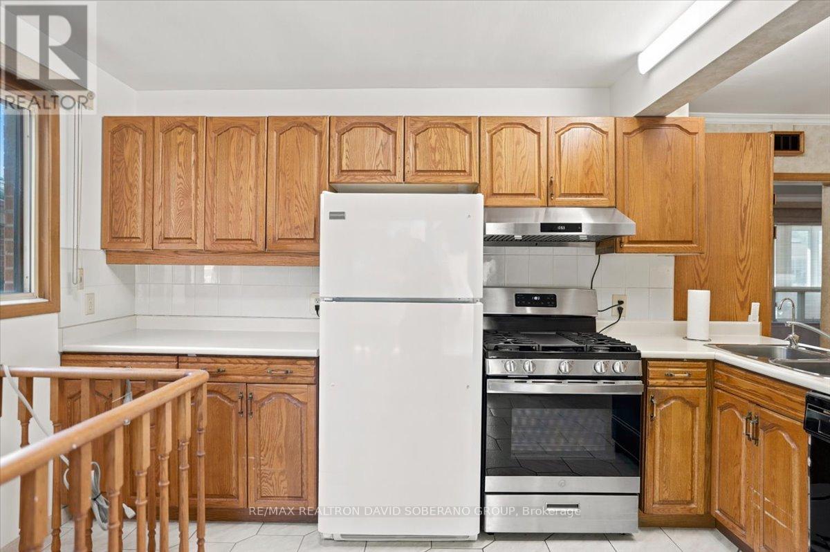 44 Kennard Avenue, Toronto, Ontario  M3H 4M1 - Photo 4 - C13797154