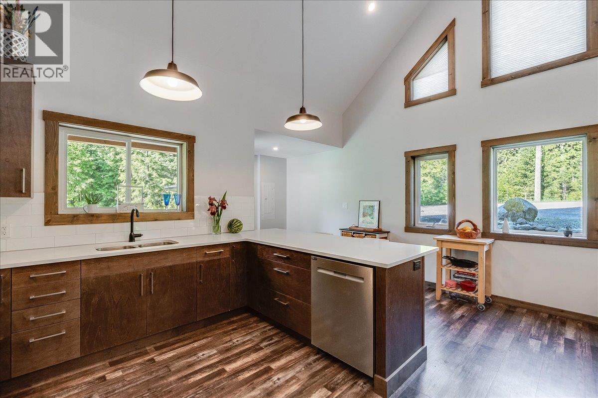 809 Slocan Street, Slocan, British Columbia V0G 2C0 - Photo 20 - 10389528