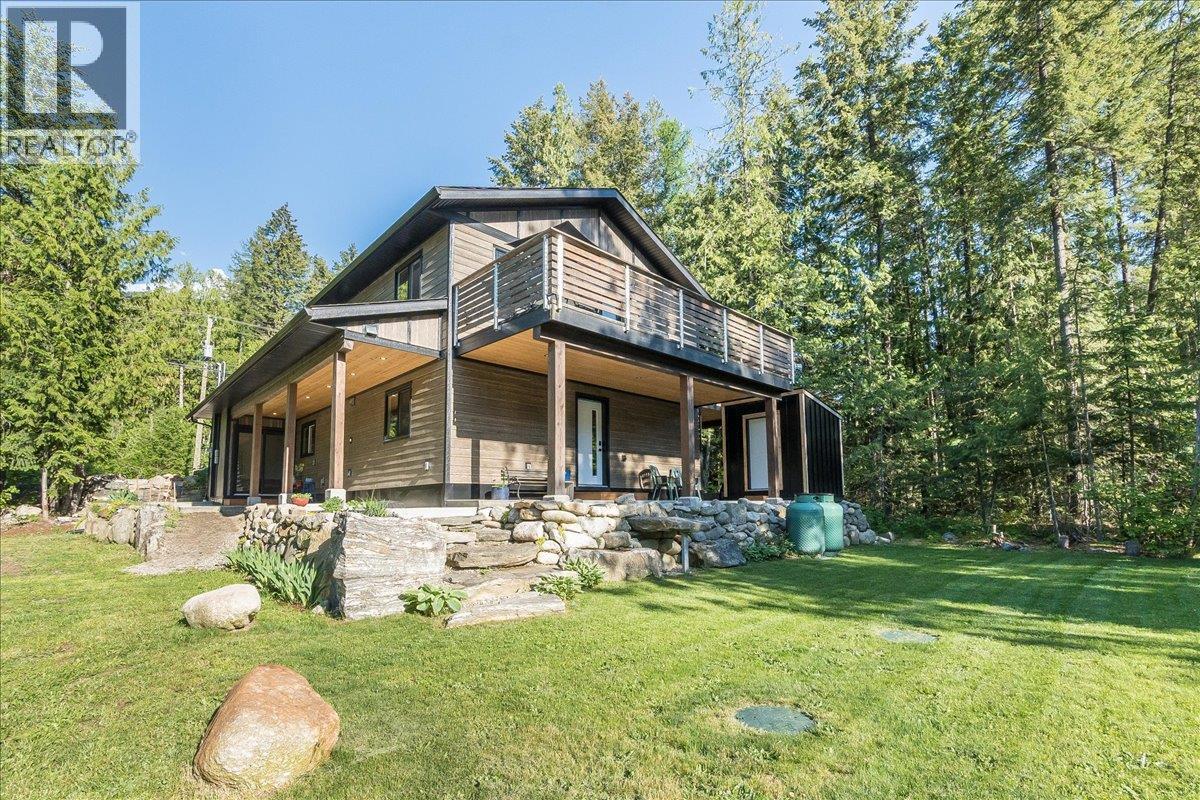 809 Slocan Street, Slocan, British Columbia V0G 2C0 - Photo 6 - 10389528
