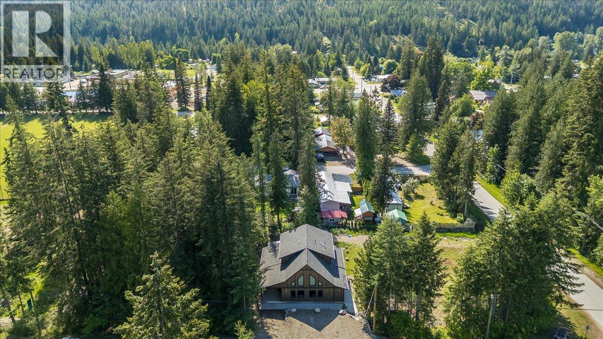 809 Slocan Street, Slocan, British Columbia V0G 2C0 - Photo 8 - 10389528