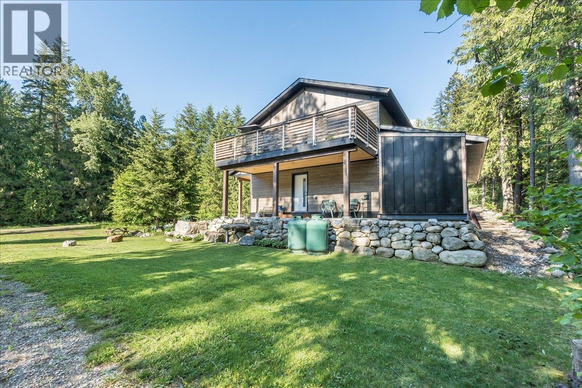 809 Slocan Street, Slocan, British Columbia V0G 2C0 - Photo 3 - 10389528