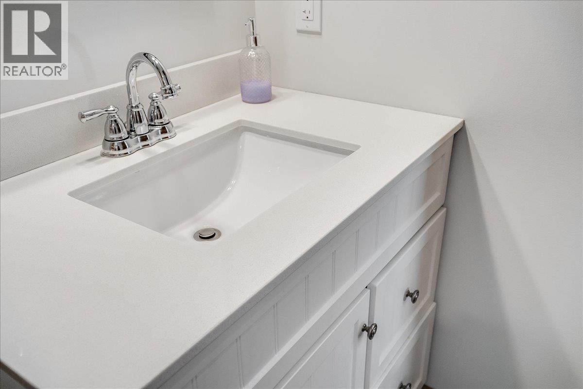 809 Slocan Street, Slocan, British Columbia V0G 2C0 - Photo 38 - 10389528