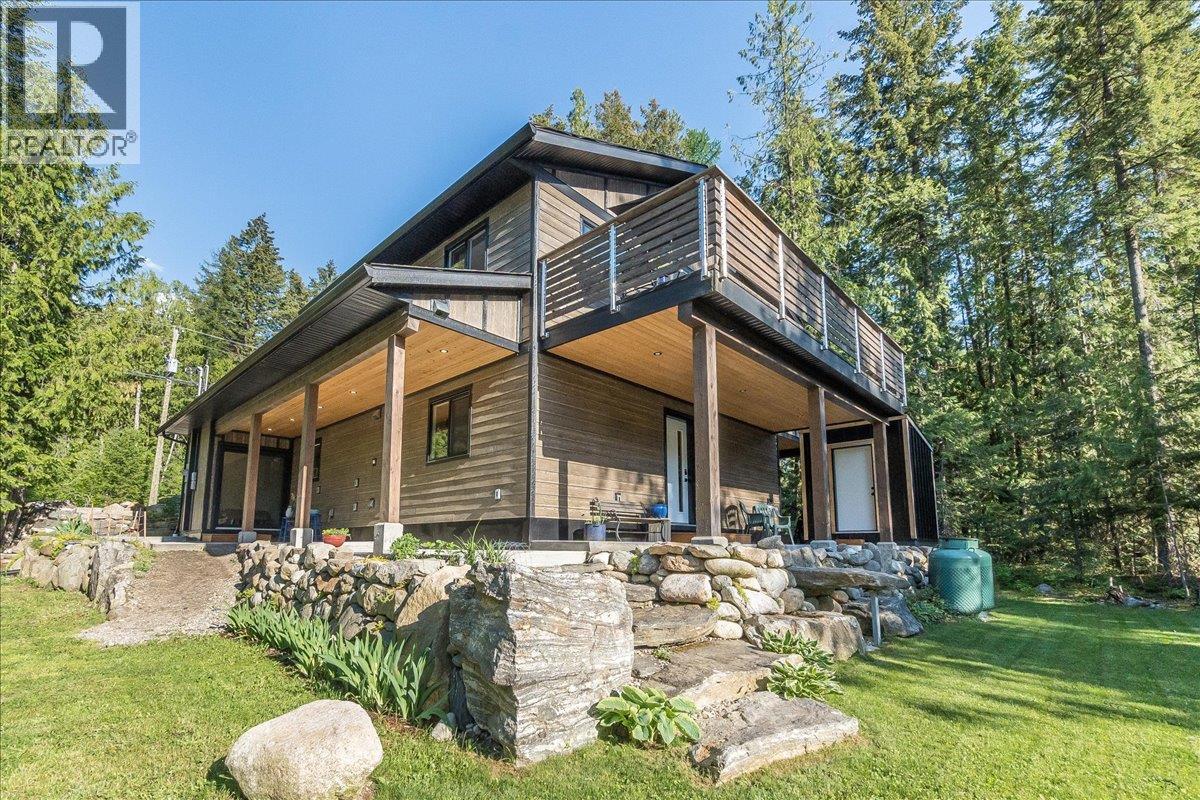 809 Slocan Street, Slocan, British Columbia V0G 2C0 - Photo 4 - 10389528