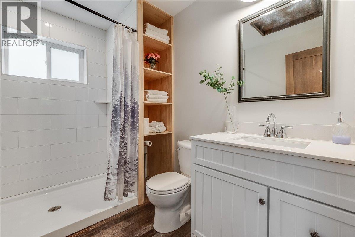809 Slocan Street, Slocan, British Columbia V0G 2C0 - Photo 35 - 10389528