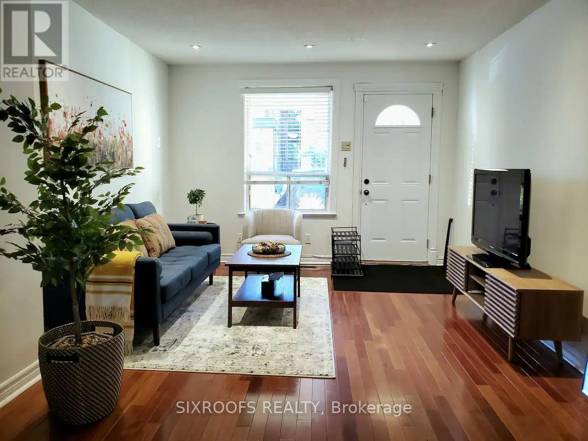 29 Dunkirk Road, Toronto, Ontario  M4C 2M1 - Photo 3 - E13797050