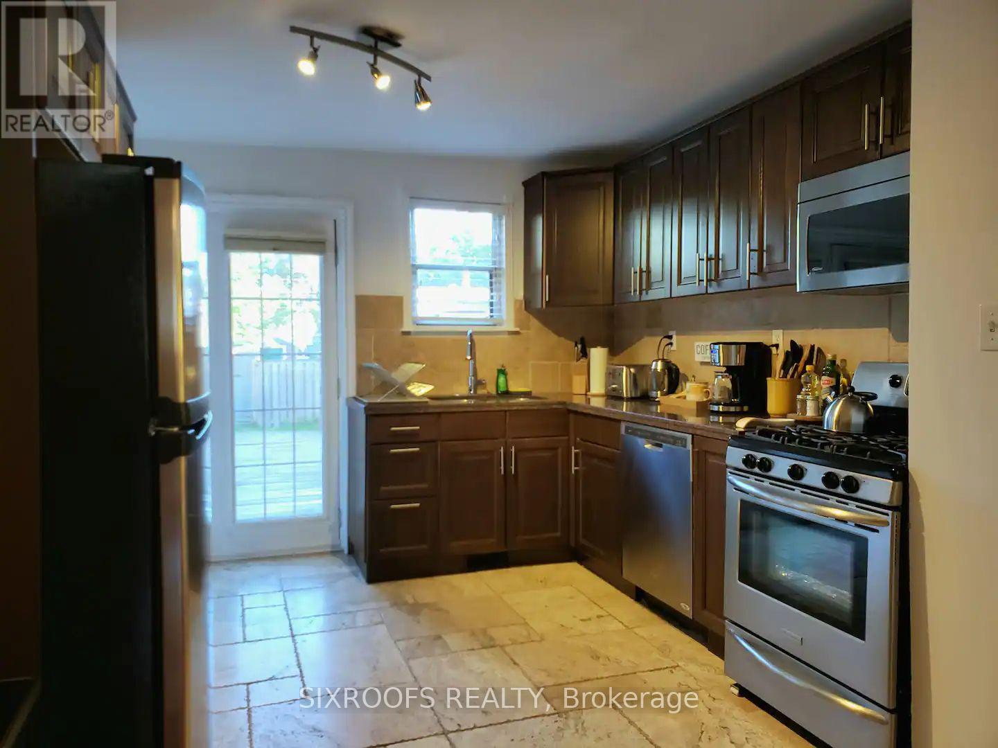 29 Dunkirk Road, Toronto, Ontario  M4C 2M1 - Photo 6 - E13797050