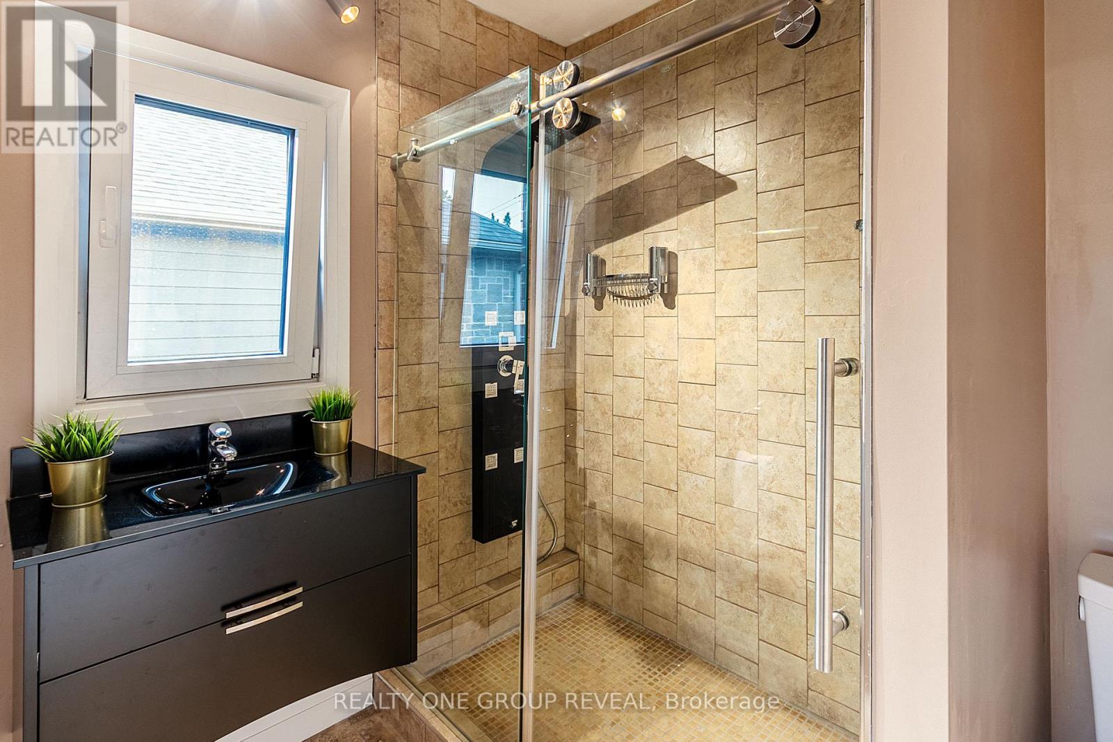 20 Gradwell Drive, Toronto, Ontario  M1M 2M9 - Photo 16 - E13797136
