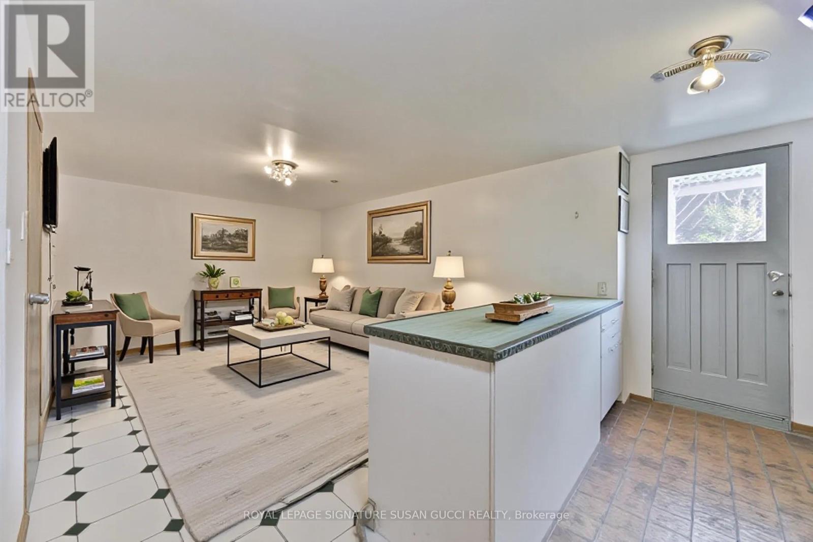 16 Squires Avenue, Toronto, Ontario  M4B 2R3 - Photo 36 - E13797152