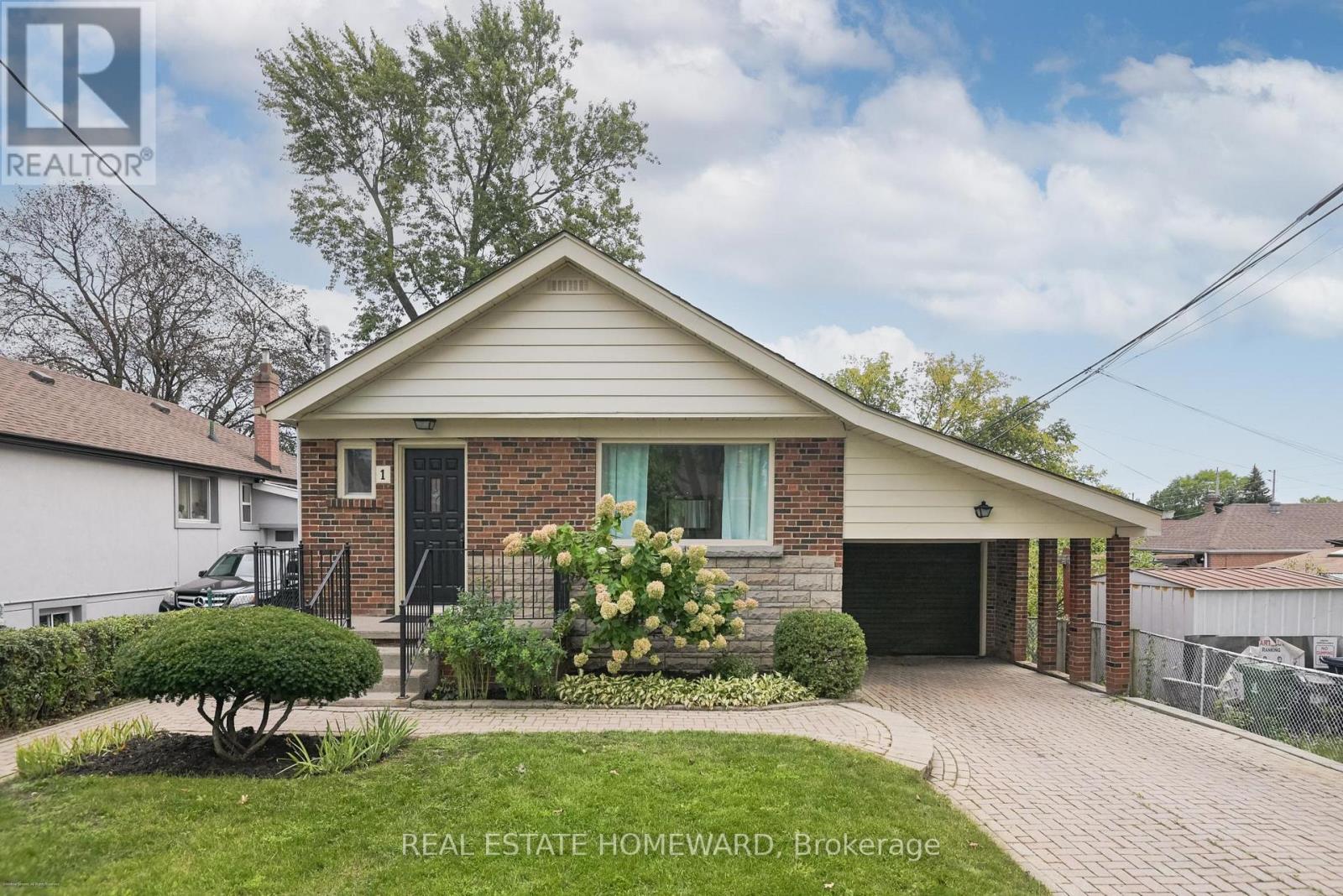 1 BASSETT AVENUE, Toronto, Ontario