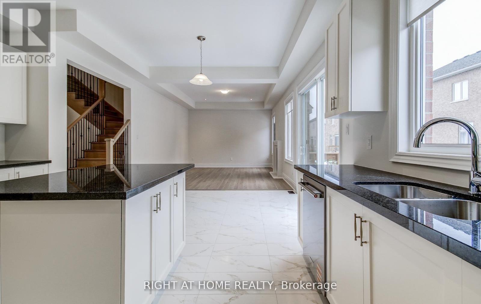 51 Lorrain Hand Crescent, Georgina, Ontario  L4P 0T2 - Photo 13 - N13797250