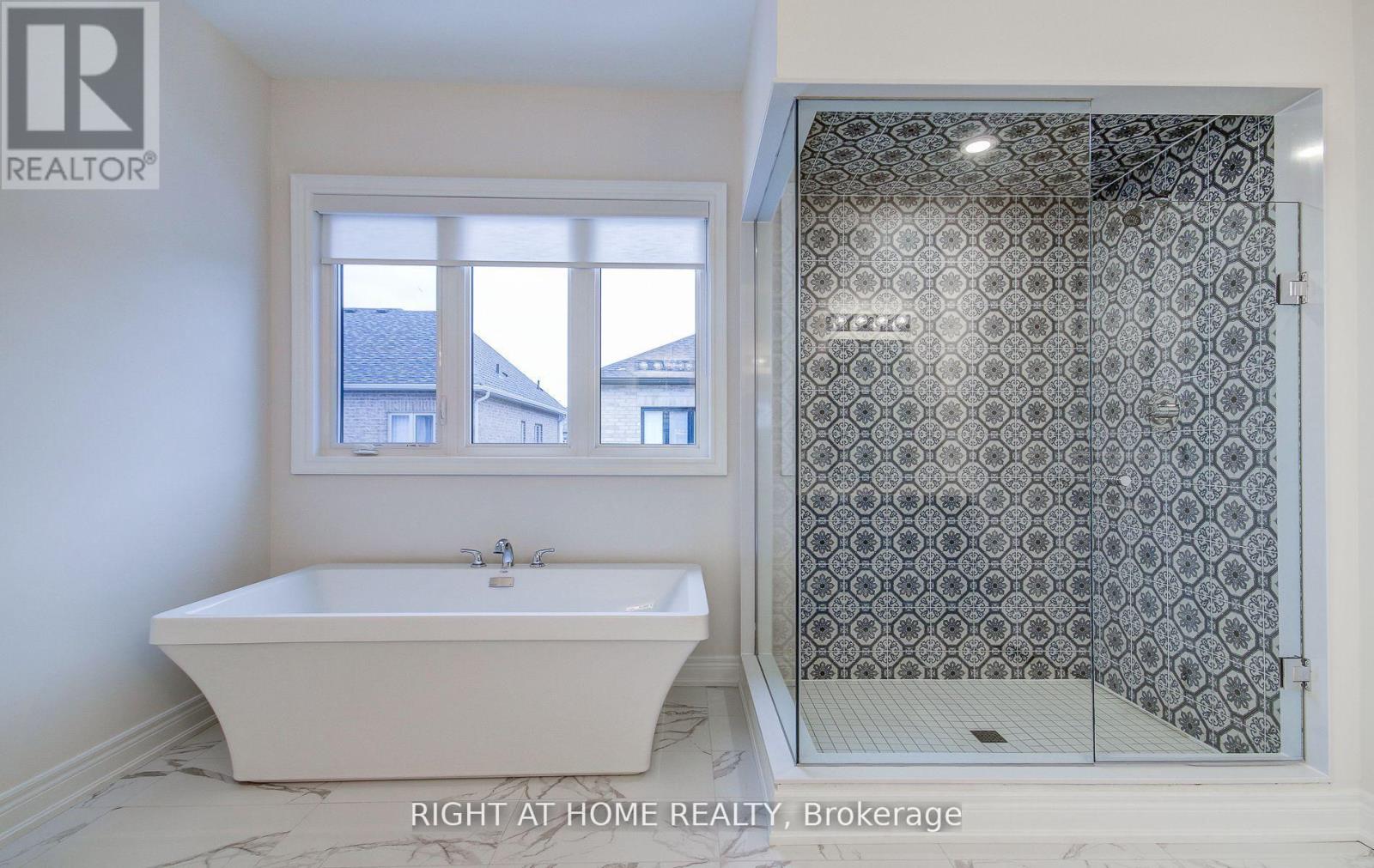 51 Lorrain Hand Crescent, Georgina, Ontario  L4P 0T2 - Photo 46 - N13797250