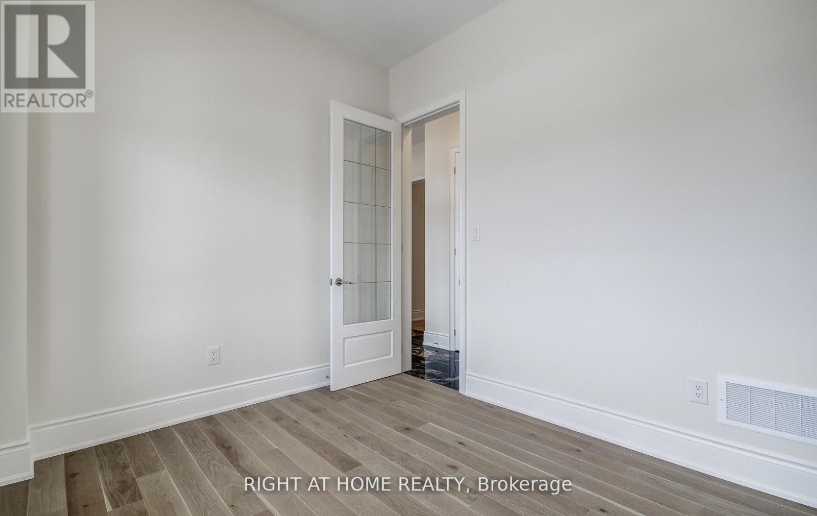 51 Lorrain Hand Crescent, Georgina, Ontario  L4P 0T2 - Photo 5 - N13797250