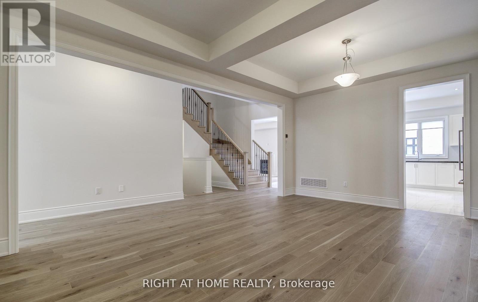 51 Lorrain Hand Crescent, Georgina, Ontario  L4P 0T2 - Photo 8 - N13797250